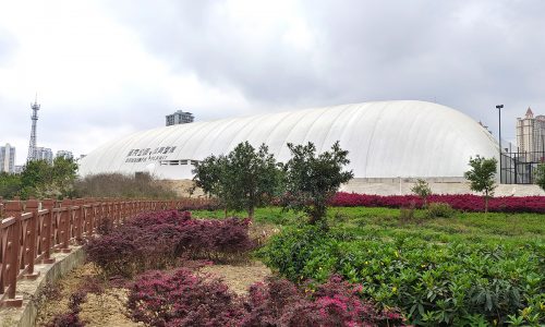 深入探索：气膜建筑材料的选择与挑战