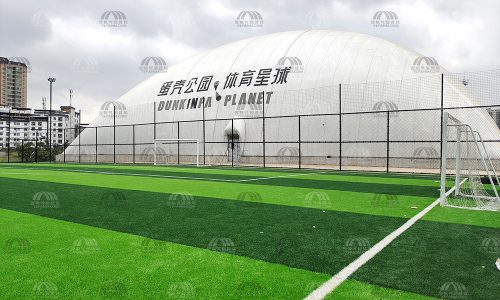 告别风吹日晒！露天球场改造高档气膜室内馆，舒适度直接拉满